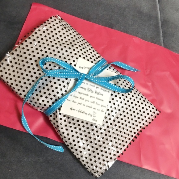 Meet your Posher, Raining Bliss Boutique ✨ - Picture 5 of 8